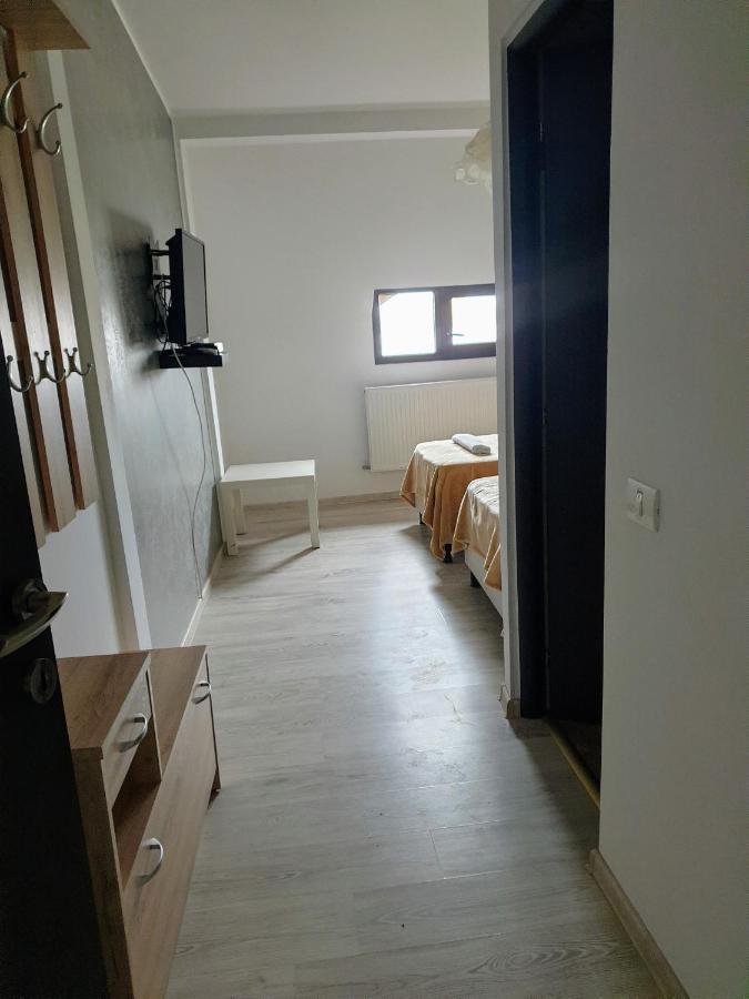 Hotel Queen Bukares Bagian luar foto