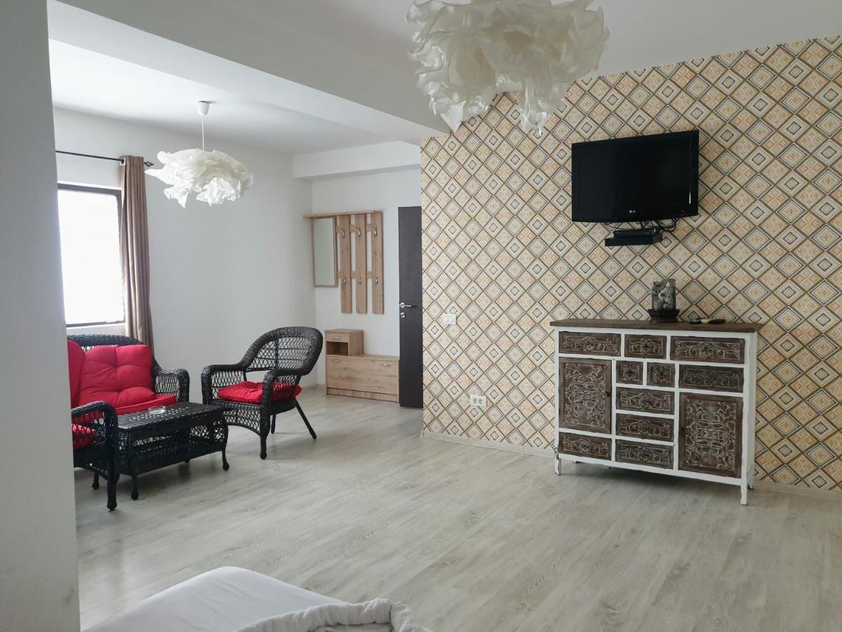 Hotel Queen Bukares Bagian luar foto