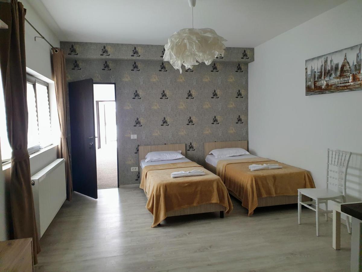 Hotel Queen Bukares Bagian luar foto
