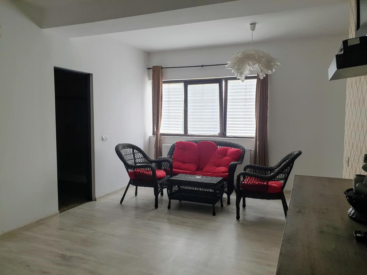 Hotel Queen Bukares Bagian luar foto