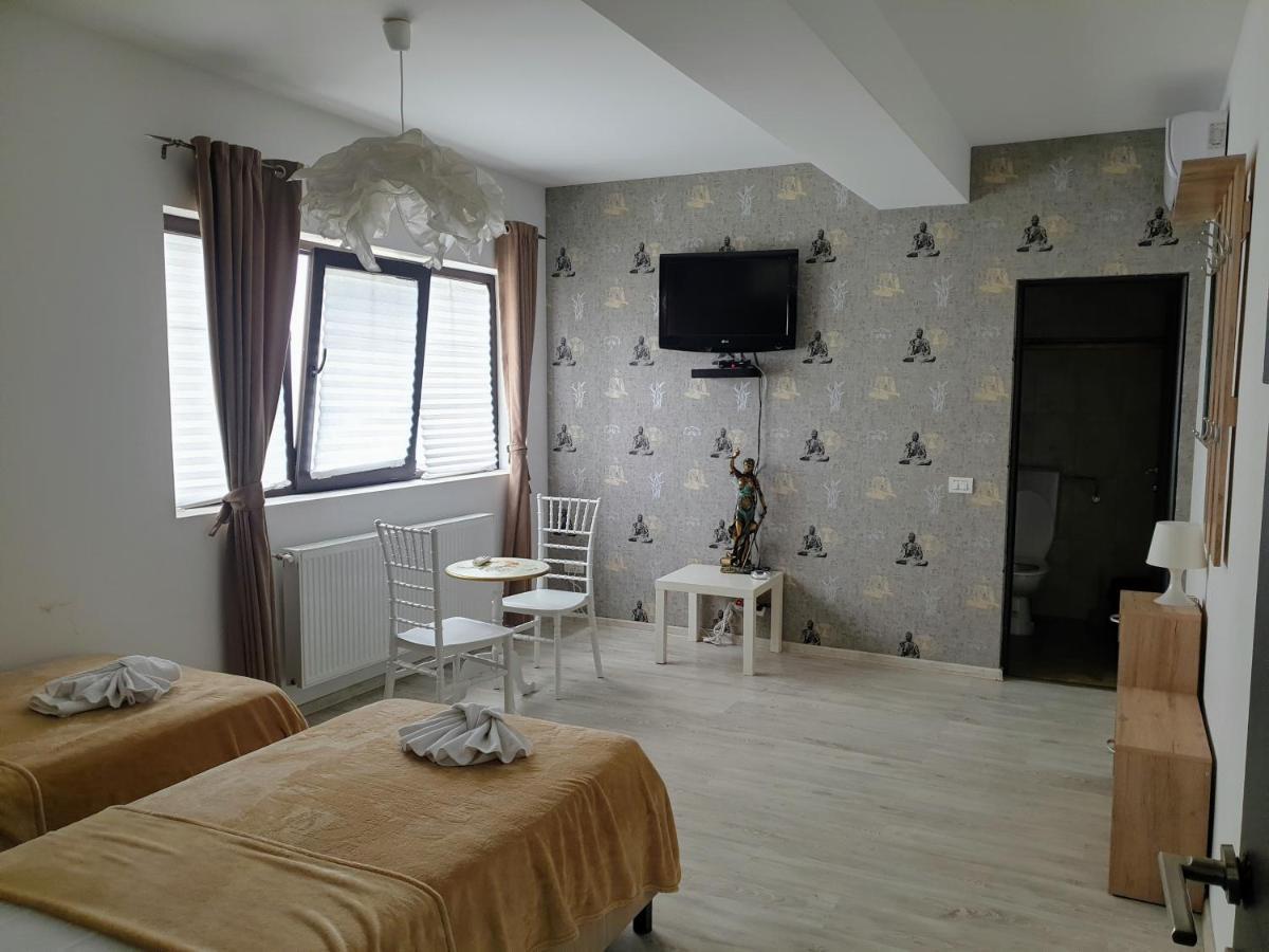 Hotel Queen Bukares Bagian luar foto